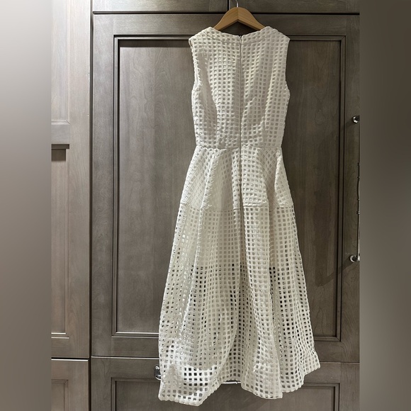 ALEXIS, woman’s white dress in XS. - Picture 3 of 5